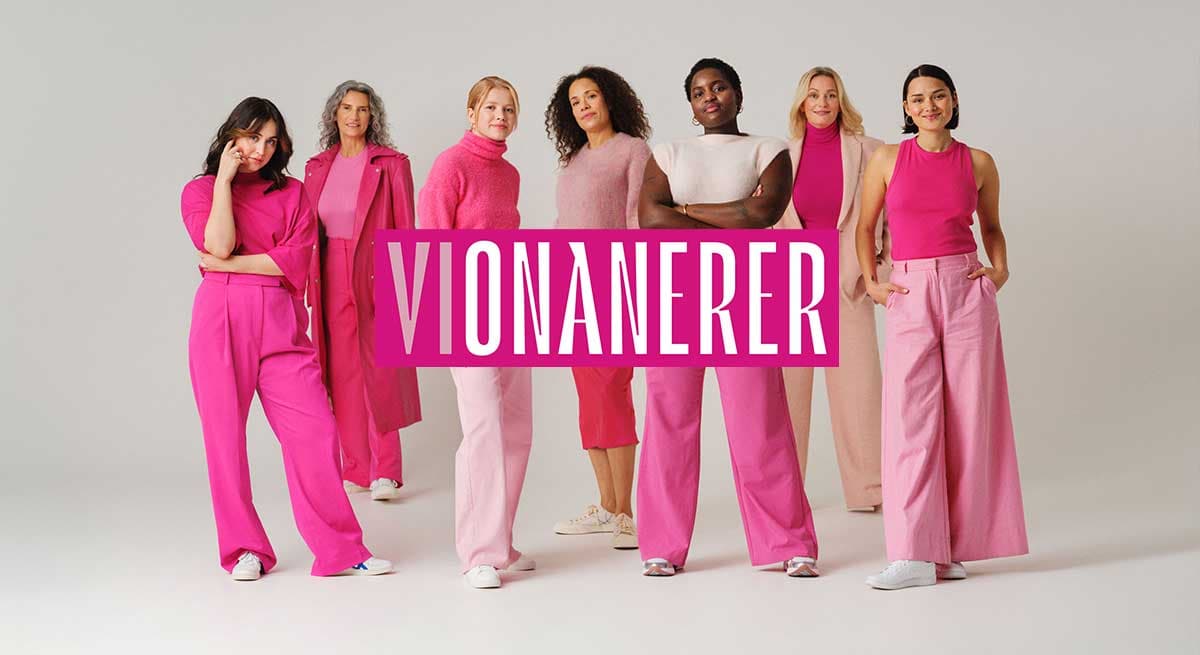 Vi onanerer Kondomeriet 7 kvinner i rosa klær modeller logo 