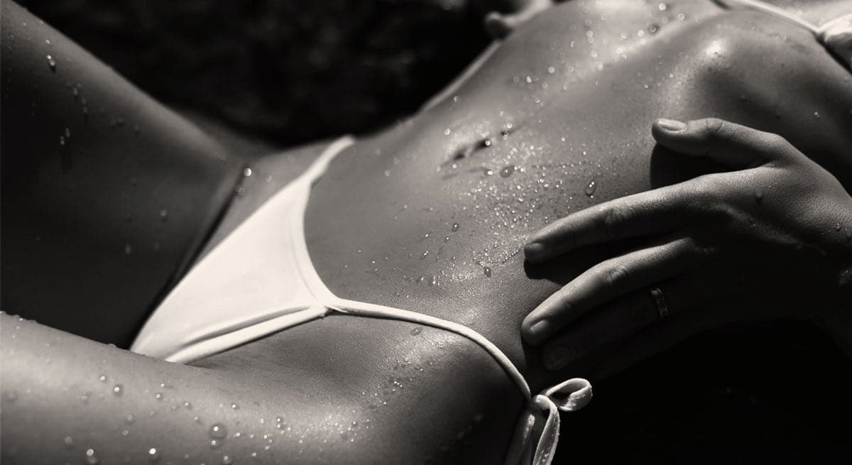 erotisk novelle kvinne i bikini