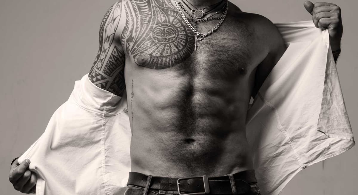 erotisk novelle tattoveringsstudio