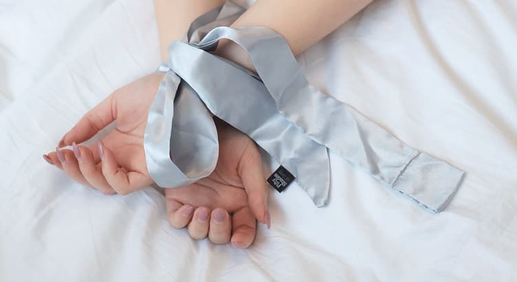 artikkel-6-tips-slik-gjor-dere-sexlivet-bedre-bondage.jpg